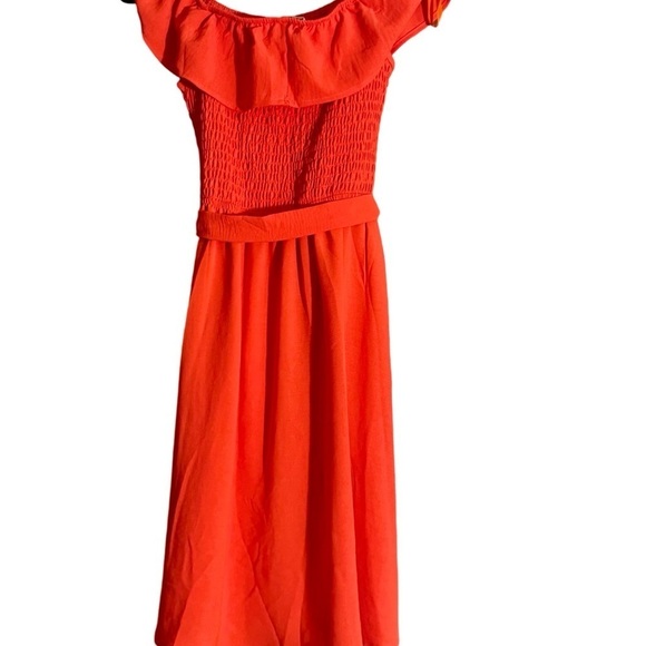 Elegant Red Off-Shoulder Dress - Picture 2 of 4